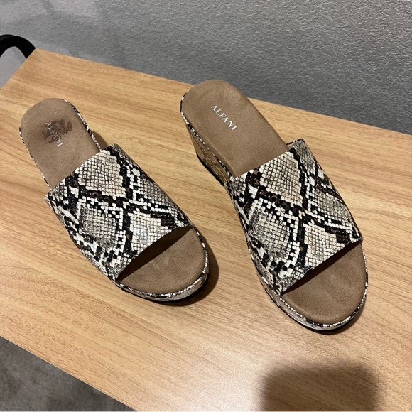 ALFANI Womens Beige Snakeskin Cushioned Platform Slip On Slide Sandals - 8.5 - Picture 4 of 10